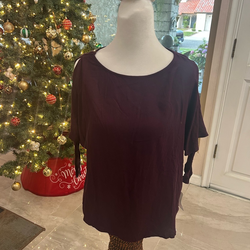 Forever 21 Women's Blouse in Rich Burgundy
